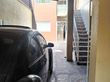 Vendo casa habitación con tres departamentos en la Colonia Agrícola Oriental, alcaldía Iztacalco, CDMX.