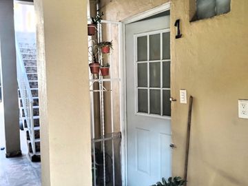 Vendo casa habitación con tres departamentos en la Colonia Agrícola Oriental, alcaldía Iztacalco, CDMX.