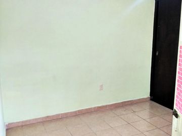 Vendo casa habitación con tres departamentos en la Colonia Agrícola Oriental, alcaldía Iztacalco, CDMX.