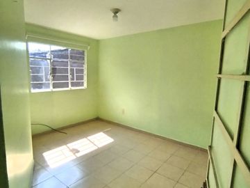 Vendo casa habitación con tres departamentos en la Colonia Agrícola Oriental, alcaldía Iztacalco, CDMX.