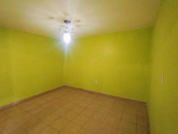 Vendo casa habitación con tres departamentos en la Colonia Agrícola Oriental, alcaldía Iztacalco, CDMX.