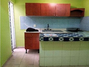 Vendo casa habitación con tres departamentos en la Colonia Agrícola Oriental, alcaldía Iztacalco, CDMX.
