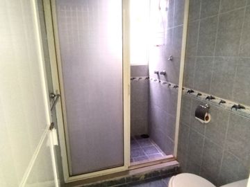 Vendo casa habitación con tres departamentos en la Colonia Agrícola Oriental, alcaldía Iztacalco, CDMX.