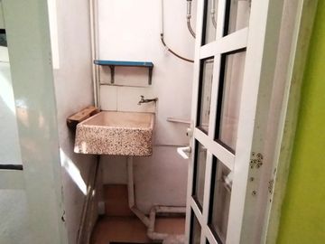 Vendo casa habitación con tres departamentos en la Colonia Agrícola Oriental, alcaldía Iztacalco, CDMX.