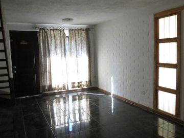 SE VENDE CASA 3 DORMITORIOS 1 BAÑO Y ESTACIONAMIENTO