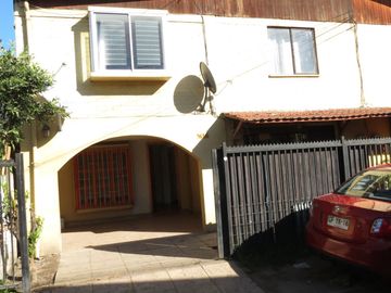 SE VENDE CASA 3 DORMITORIOS 1 BAÑO Y ESTACIONAMIENTO