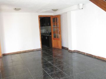 SE VENDE CASA 3 DORMITORIOS 1 BAÑO Y ESTACIONAMIENTO