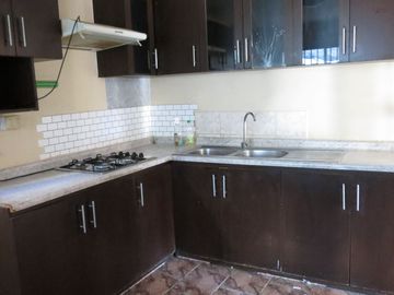 SE VENDE CASA 3 DORMITORIOS 1 BAÑO Y ESTACIONAMIENTO