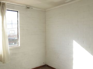 SE VENDE CASA 3 DORMITORIOS 1 BAÑO Y ESTACIONAMIENTO