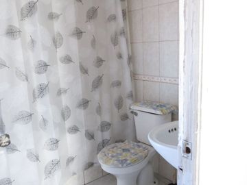 SE VENDE CASA 3 DORMITORIOS 1 BAÑO Y ESTACIONAMIENTO