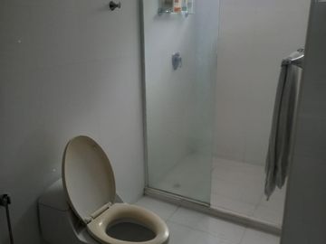 HERMOSO APARTAMENTO EN VENTA, EN BARRIO ALTO PRADO, CON PARQUEADERO DOBLE Y AREA DE 145 mts