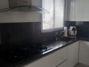 HERMOSO APARTAMENTO EN VENTA, EN BARRIO ALTO PRADO, CON PARQUEADERO DOBLE Y AREA DE 145 mts