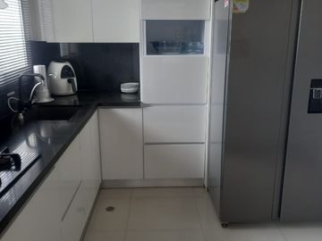 HERMOSO APARTAMENTO EN VENTA, EN BARRIO ALTO PRADO, CON PARQUEADERO DOBLE Y AREA DE 145 mts