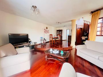 Acogedora Casa con piscina en Cedros de Villa