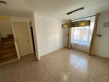 Casa de 4D-3B-2E en Microbarrio de Villa Jardines de Santa María, Maipú.