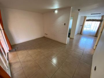 Casa de 4D-3B-2E en Microbarrio de Villa Jardines de Santa María, Maipú.