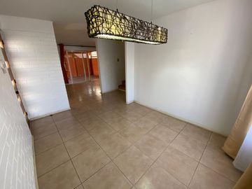 Casa de 4D-3B-2E en Microbarrio de Villa Jardines de Santa María, Maipú.