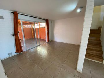 Casa de 4D-3B-2E en Microbarrio de Villa Jardines de Santa María, Maipú.