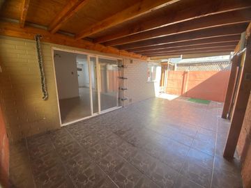 Casa de 4D-3B-2E en Microbarrio de Villa Jardines de Santa María, Maipú.