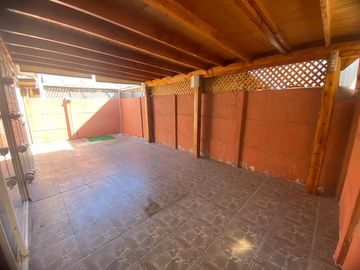 Casa de 4D-3B-2E en Microbarrio de Villa Jardines de Santa María, Maipú.