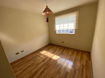 Casa de 4D-3B-2E en Microbarrio de Villa Jardines de Santa María, Maipú.