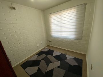 Casa de 4D-3B-2E en Microbarrio de Villa Jardines de Santa María, Maipú.