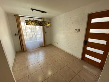 Casa de 4D-3B-2E en Microbarrio de Villa Jardines de Santa María, Maipú.