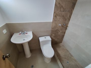 🏠 CASA 2 PLANTAS 3 DORMITORIOS CON TERRAZA -  $76,000.oo (Marianitas de Calderón)