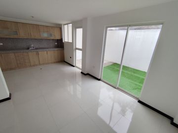 🏠 CASA 2 PLANTAS 3 DORMITORIOS CON TERRAZA -  $76,000.oo (Marianitas de Calderón)
