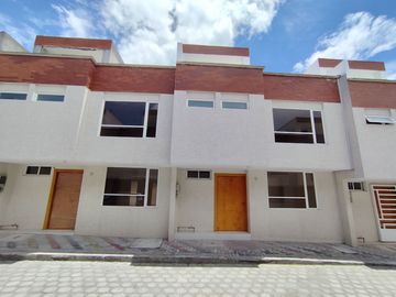 🏠 CASA 2 PLANTAS 3 DORMITORIOS CON TERRAZA -  $76,000.oo (Marianitas de Calderón)