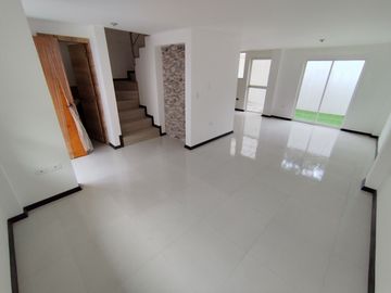 🏠 CASA 2 PLANTAS 3 DORMITORIOS CON TERRAZA -  $76,000.oo (Marianitas de Calderón)