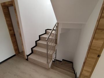 🏠 CASA 2 PLANTAS 3 DORMITORIOS CON TERRAZA -  $76,000.oo (Marianitas de Calderón)