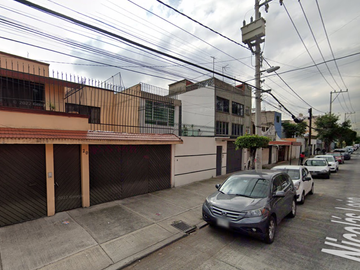***Casa en remate*** Calle Nicolás León, Jardín Balbuena, Venustiano Carranza, CDMX.