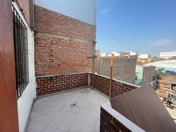 Se Vende Amplio Departamento 3er piso en Breña