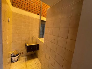 Se Vende Amplio Departamento 3er piso en Breña
