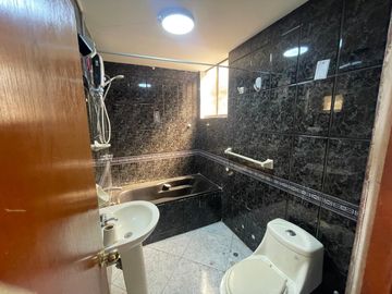 Se Vende Amplio Departamento 3er piso en Breña