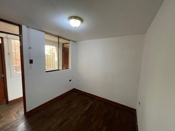 Se Vende Amplio Departamento 3er piso en Breña