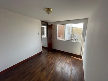 Se Vende Amplio Departamento 3er piso en Breña