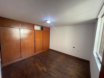 Se Vende Amplio Departamento 3er piso en Breña