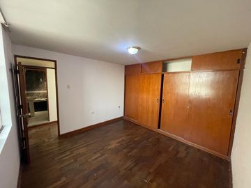 Se Vende Amplio Departamento 3er piso en Breña