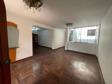 Se Vende Amplio Departamento 3er piso en Breña