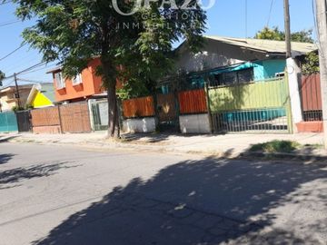 Casa con terreno de 390 m2 y dos casas adicionales más jardín a precio rebajado