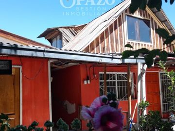 Casa con terreno de 390 m2 y dos casas adicionales más jardín a precio rebajado
