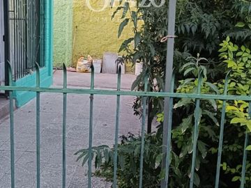 Casa con terreno de 390 m2 y dos casas adicionales más jardín a precio rebajado
