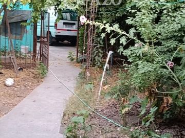 Casa con terreno de 390 m2 y dos casas adicionales más jardín a precio rebajado