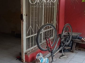 Casa con terreno de 390 m2 y dos casas adicionales más jardín a precio rebajado