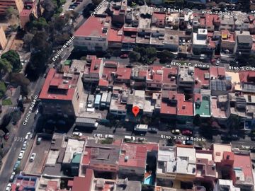 Casa en remate. Retorno 3 de Cecilio Robelo, Jardín Balbuena, Venustiano Carranza, CDMX.