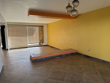 Casa en VENTA sobre Av. Villas del Monte, Fracc. Montaña Monarca en Altozano. SW5038