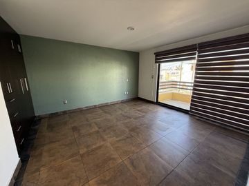 Casa en VENTA sobre Av. Villas del Monte, Fracc. Montaña Monarca en Altozano. SW5038
