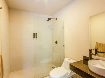 GARDEN HOUSE CON PRECIO DE OPORTUNIDAD, IDEAL PARA RENTA VACACIONAL CON AMENIDADES EN AV NADER